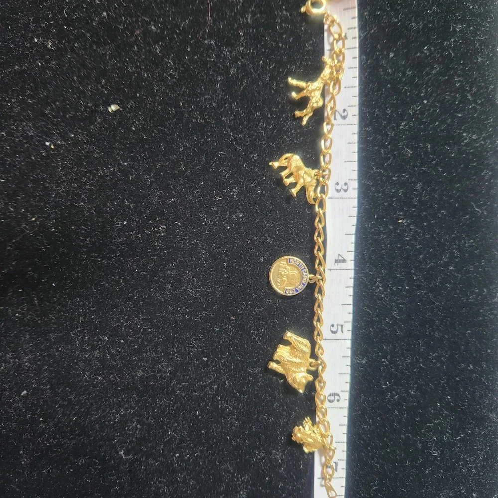 Vintage North Carolina Zoo Gold Tone Animal Charm Bracelet Giraffe Elephant Bear